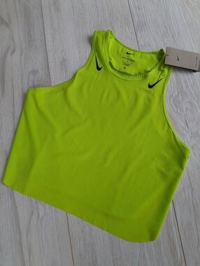 Nike Aero Swift Women's Dri-Fit ADV Cropped Tank Top .Size L